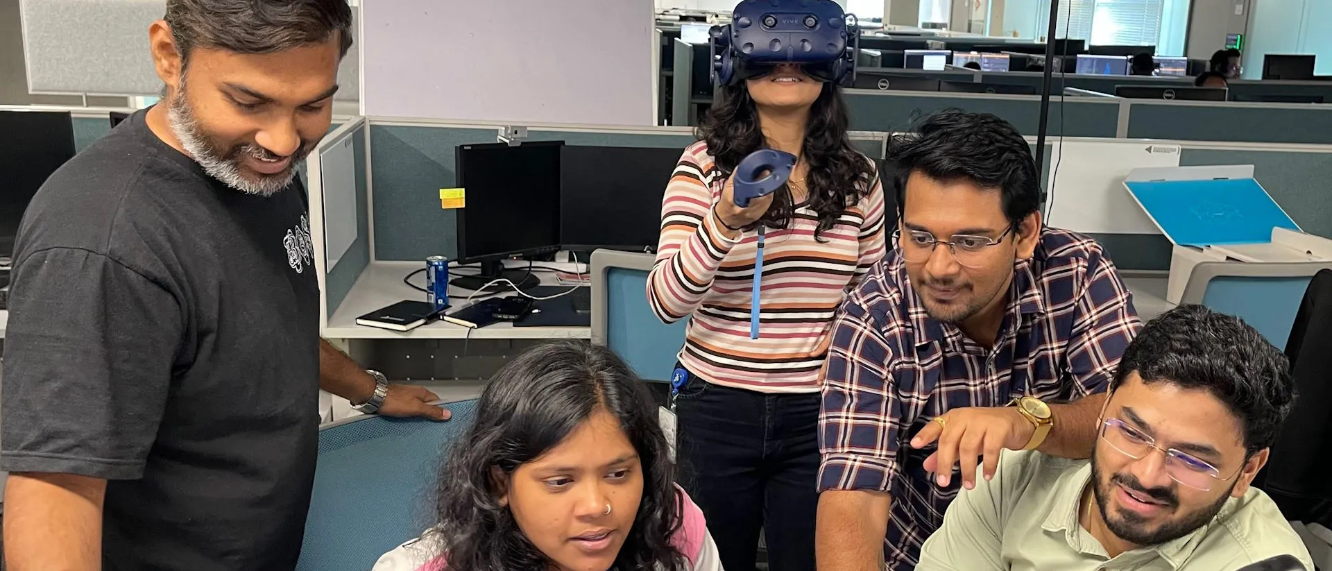 Volunteers creating Sea Shore Temple Virtual Reality experience > La Fondation Dassault Systèmes