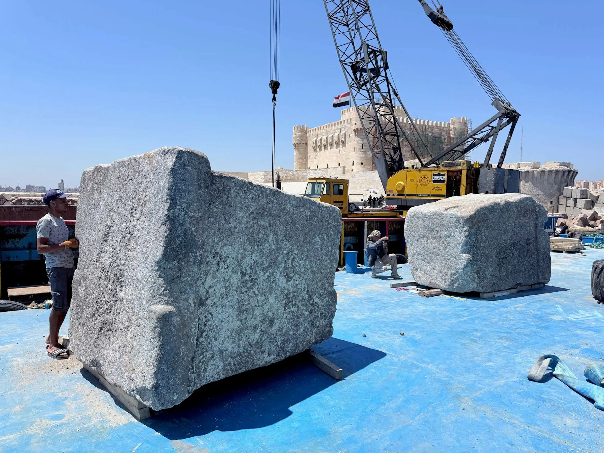 Pharos - Alexandria lighthouse blocks lifted out of water > La Fondation Dassault Systèmes