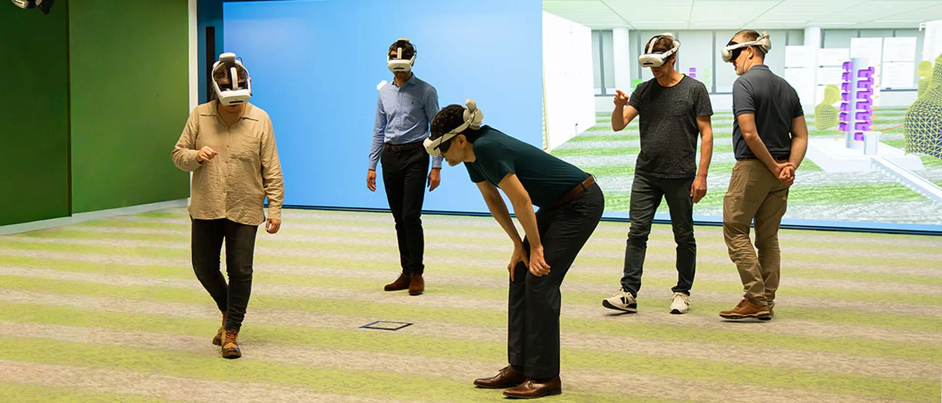 Collaborative project review inside the Teleport 1-1 - Pharos project > La Fondation Dassault Systèmes